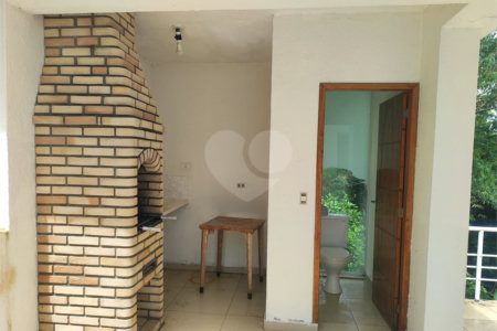 Casa à venda com 3 quartos, sendo 1 suíte, no condomínio Clube Florada Suzano, Suzano - SP