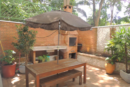 Casa à venda com 4 suítes no condomínio Ville de France, São Paulo - SP
