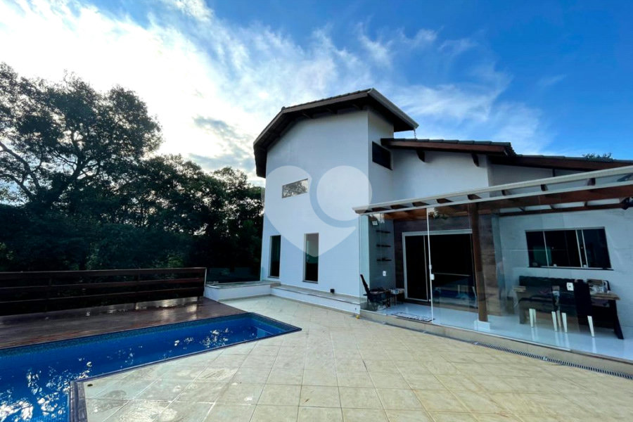 Casa à venda ou para alugar com 4 suítes no condomínio Associação Reserva das Hortênsias, Mairiporã - SP