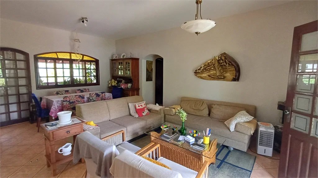 Casa à venda com 4 quartos, sendo 1 suíte,  no condomínio Jardim do Ribeirão I, Itupeva - SP