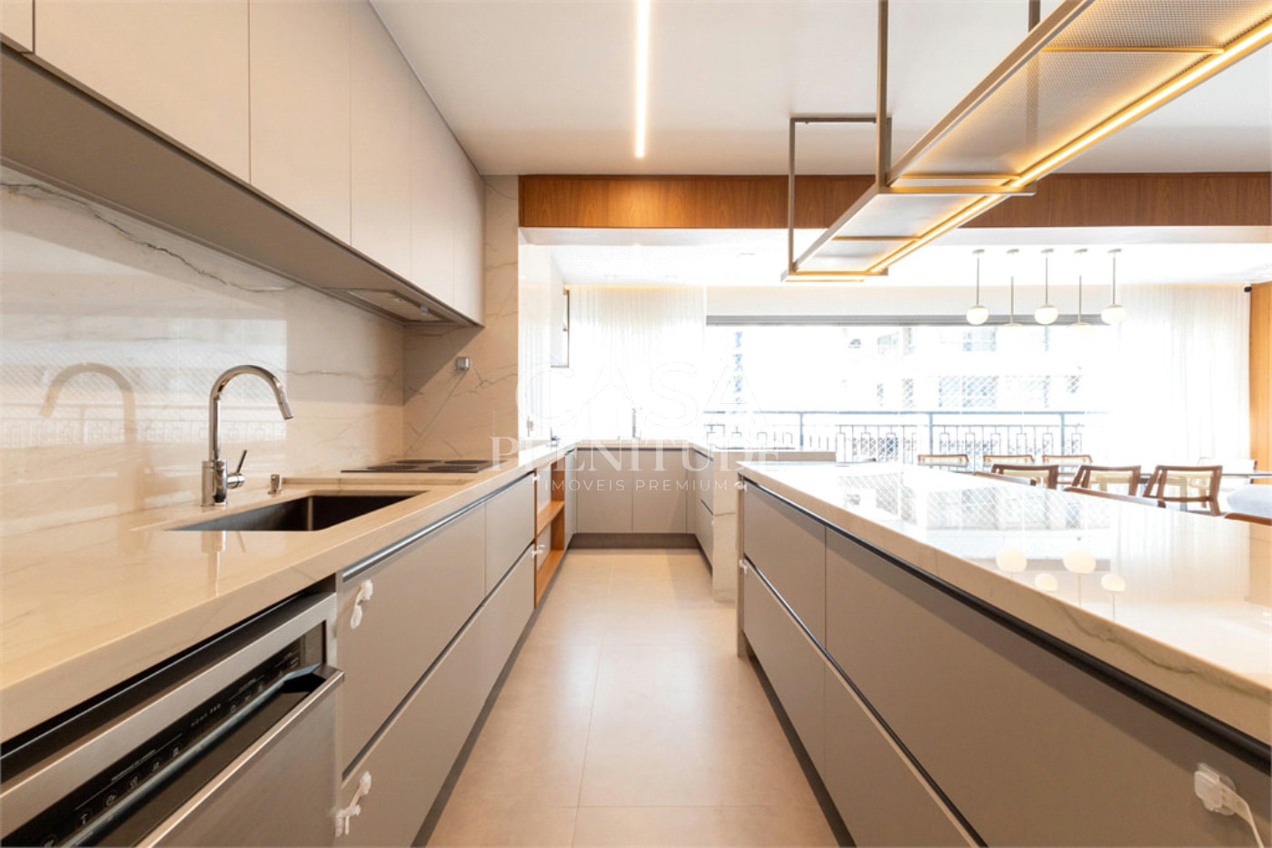 Apartamento à venda com 3 suítes em Moema, São Paulo, SP