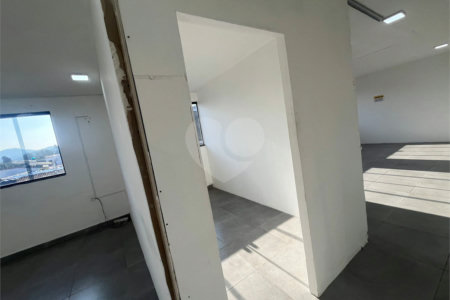 Salão Comercial para alugar em Vila Mogilar, Mogi das Cruzes, SP