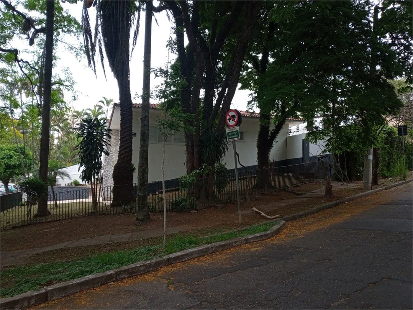 Casa Térrea à venda ou para alugar com 3 quartos, sendo 1 suíte,  em Caxingui, São Paulo, SP