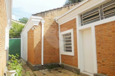 Casa à venda com 3 quartos, sendo 1 suíte, no condomínio Praça Pero Vaz de Caminha,260, São Paulo - SP