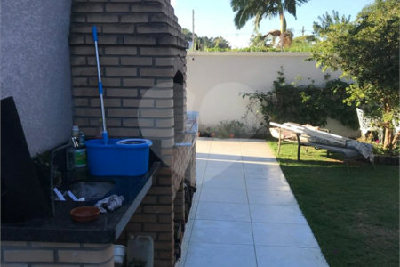 Casa à venda com 5 quartos, sendo 3 suítes, em Loteamento Jardim Morumbi, Atibaia, SP