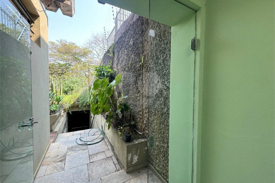 Casa à venda com 4 quartos, sendo 2 suítes, em Jardim São Bento, São Paulo, SP