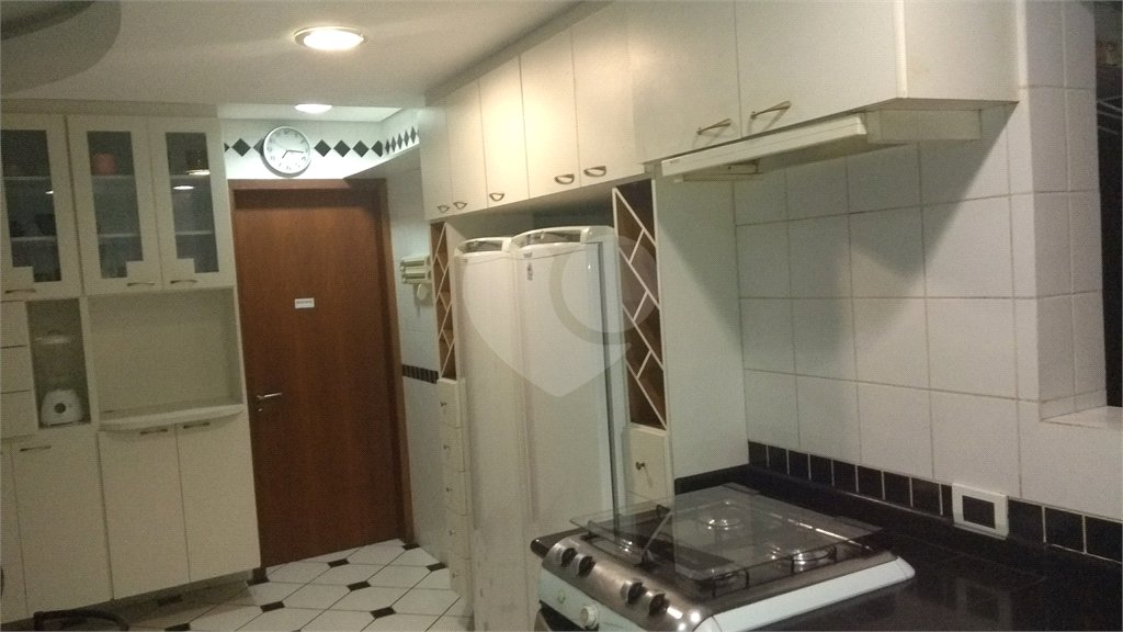 Casa à venda com 4 quartos, sendo 2 suítes, no condomínio Champs Elysees Village, Mairiporã - SP