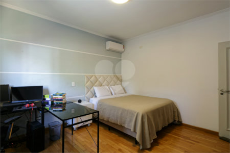 Casa à venda com 4 quartos, sendo 2 suítes, no condomínio Parque das Arvores, São Paulo - SP