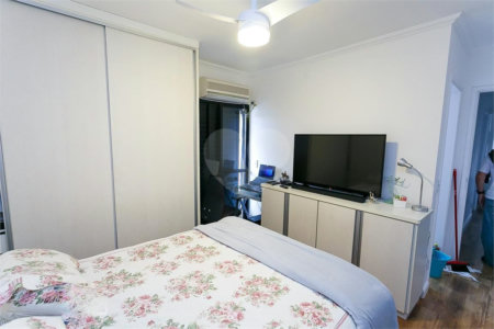 Apartamento à venda com 3 quartos, sendo 1 suíte,  em Paraíso do Morumbi, São Paulo, SP