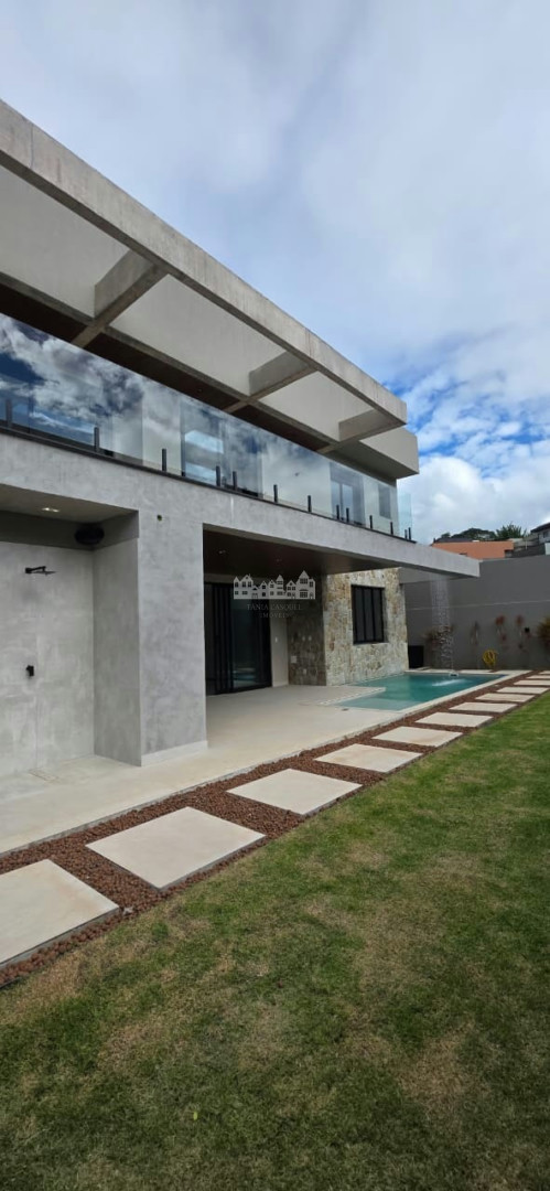 Casa, 4 quartos, 300 m² - Foto 1