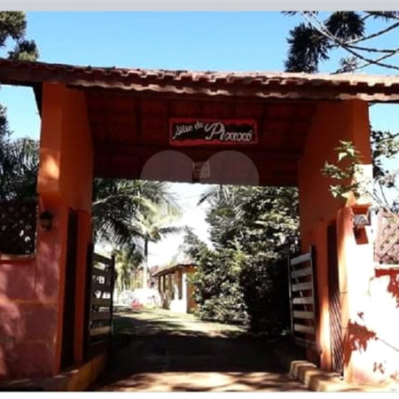 Chácara à venda com 8 quartos, sendo 3 suítes, no Centro, Toledo, MG
