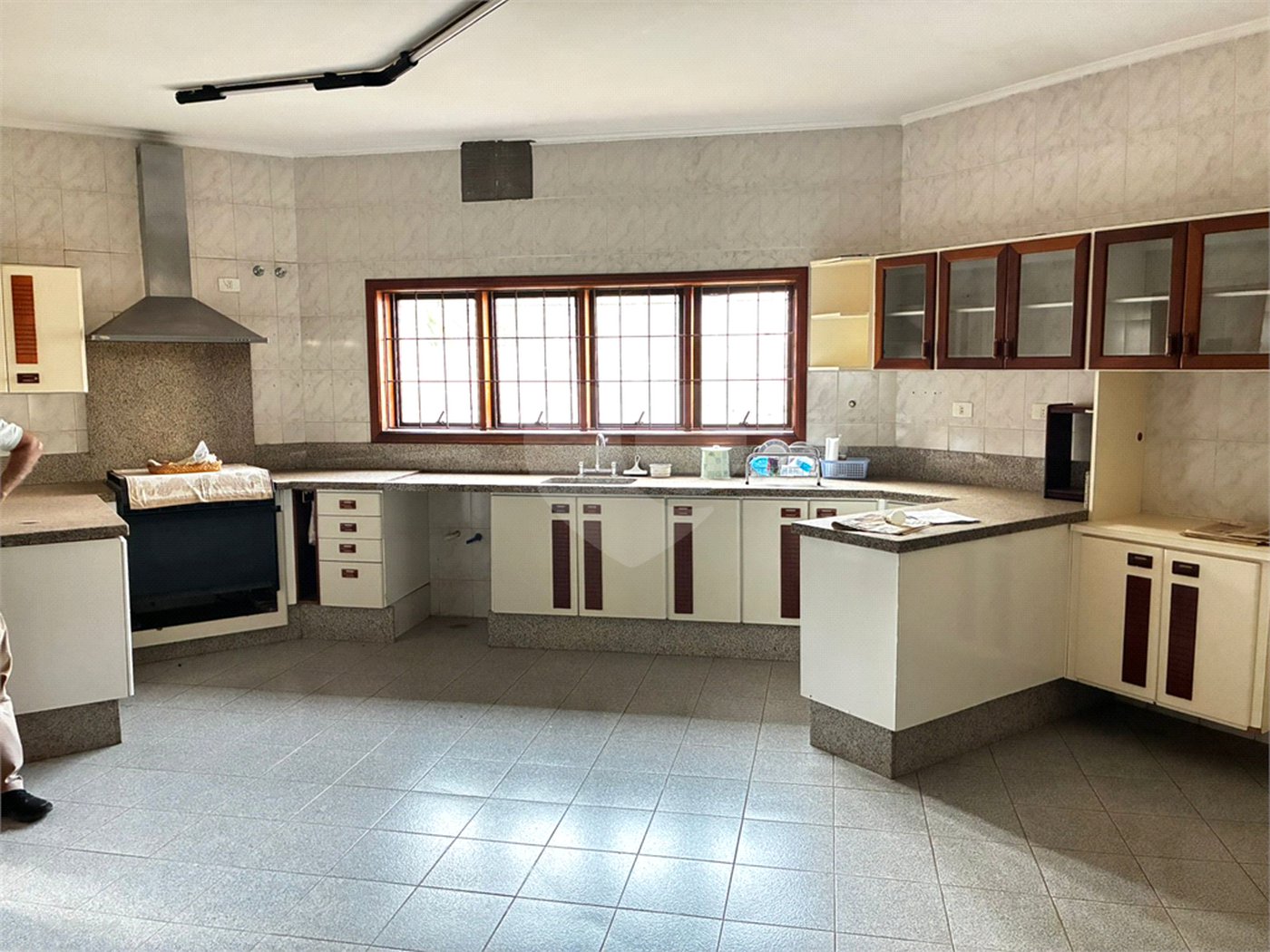 Sobrado para alugar com 4 quartos, sendo 2 suítes,  no Centro, Três Lagoas, MS