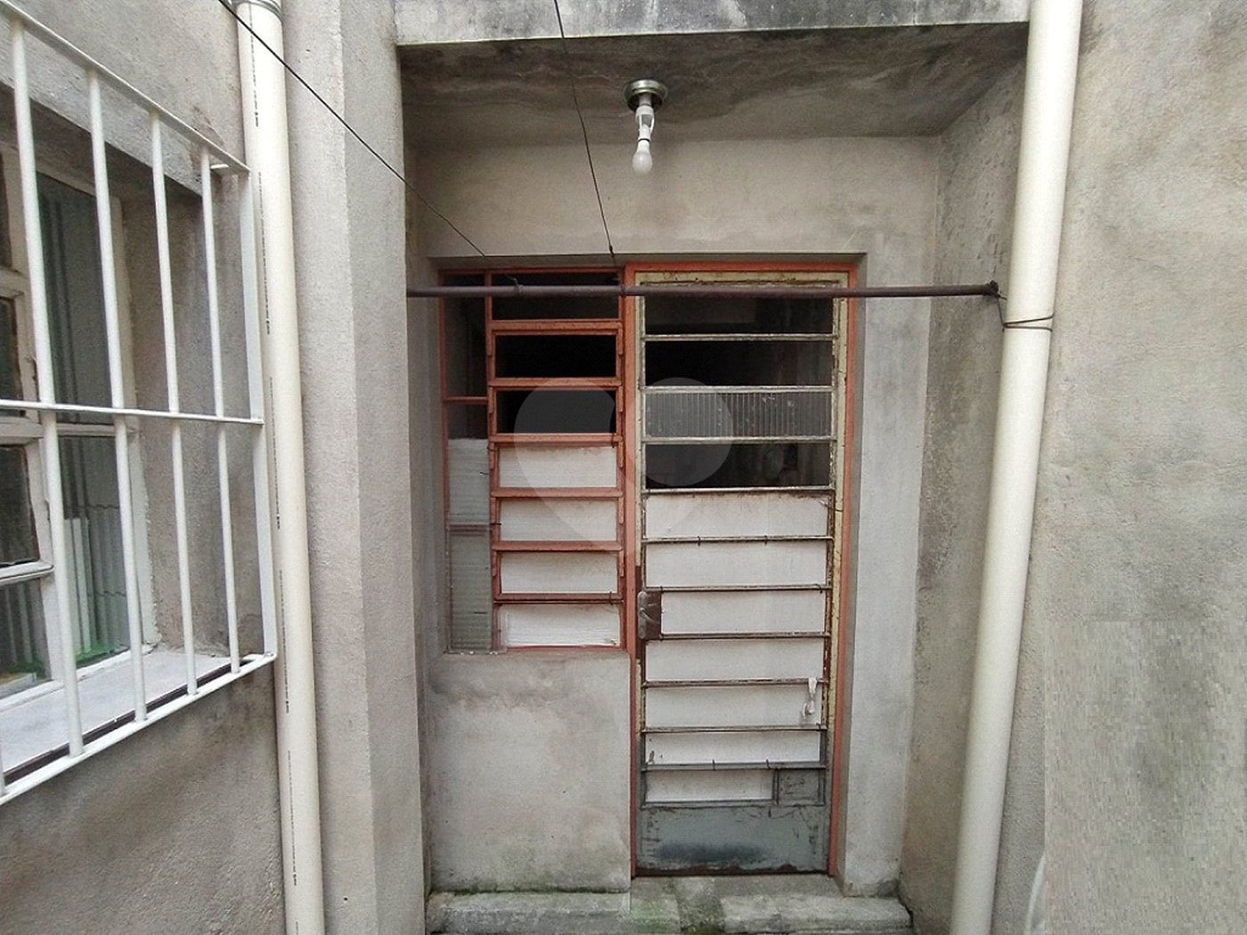 Casa à venda com 6 quartos, sendo 2 suítes, em Chora Menino, São Paulo, SP