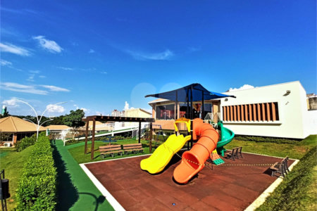 Casa à venda com 3 quartos, sendo 2 suítes, no condomínio Residencial Maria Dulce, Indaiatuba - SP