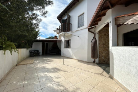 Sobrado à venda com 5 quartos, sendo 1 suíte, em Jardim Marisa, São Paulo, SP