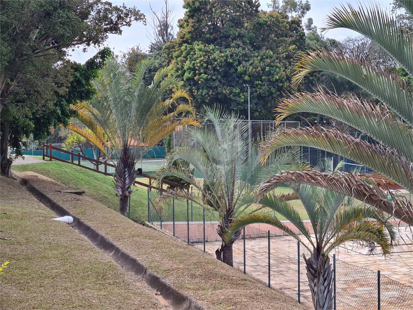 Casa à venda com 3 quartos, sendo 1 suíte,  no condomínio Vinhas da Vista Alegre - Lado Sede, Vinhedo - SP