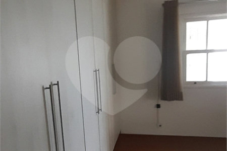 Casa à venda com 5 quartos, sendo 1 suíte, no Centro, Bom Jesus dos Perdões, SP