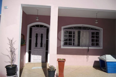 Sobrado à venda com 3 quartos, sendo 2 suítes, em Vila Júlia, Poá, SP