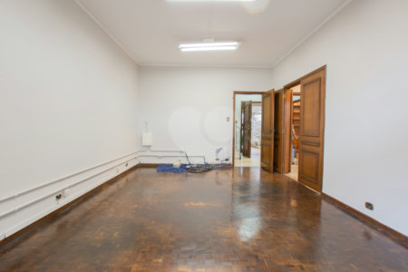 Casa à venda ou para alugar com 3 quartos, sendo 1 suíte,  em Mirandópolis, São Paulo, SP
