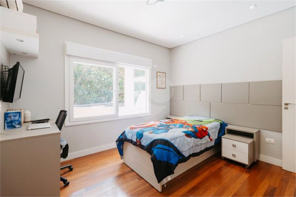 Casa à venda com 5 quartos, sendo 4 suítes, no condomínio Figueira Garden, Atibaia - SP