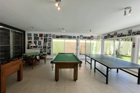 Casa à venda com 5 quartos, sendo 3 suítes,  no condomínio Village Saint Charbel, Araçoiaba da Serra - SP