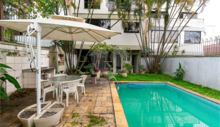Casa à venda com 8 quartos, sendo 2 suítes,  em Indianópolis, São Paulo, SP