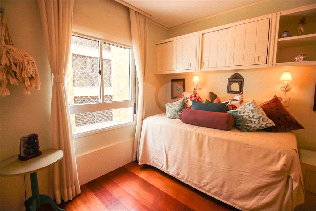Apartamento à venda com 3 suítes em Real Parque, São Paulo, SP