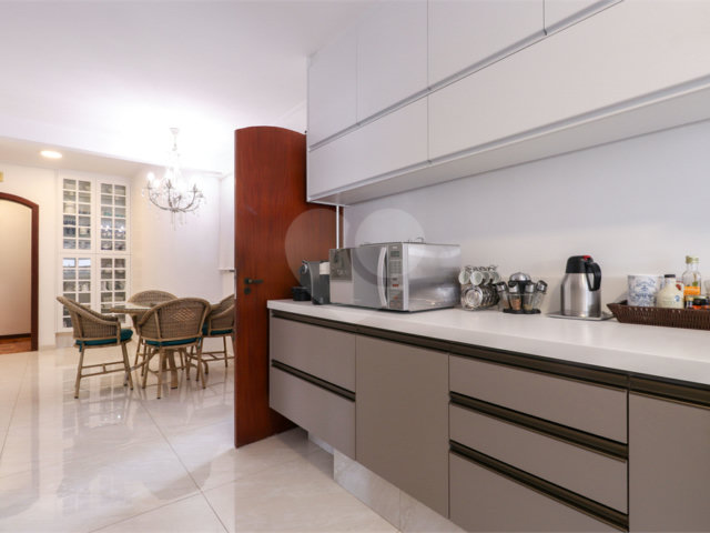 Apartamento à venda com 4 quartos, sendo 3 suítes,  em Campo Belo, São Paulo, SP