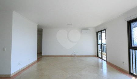 Apartamento à venda com 3 quartos, sendo 1 suíte, em Alto da Boa Vista, São Paulo, SP