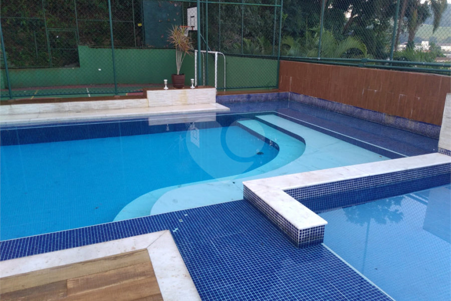 Casa à venda com 4 quartos, sendo 3 suítes, no condomínio Da Serra, São Paulo - SP