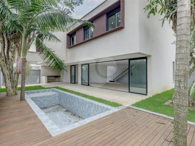 Casa à venda com 4 suítes no condomínio Garda, São Paulo - SP