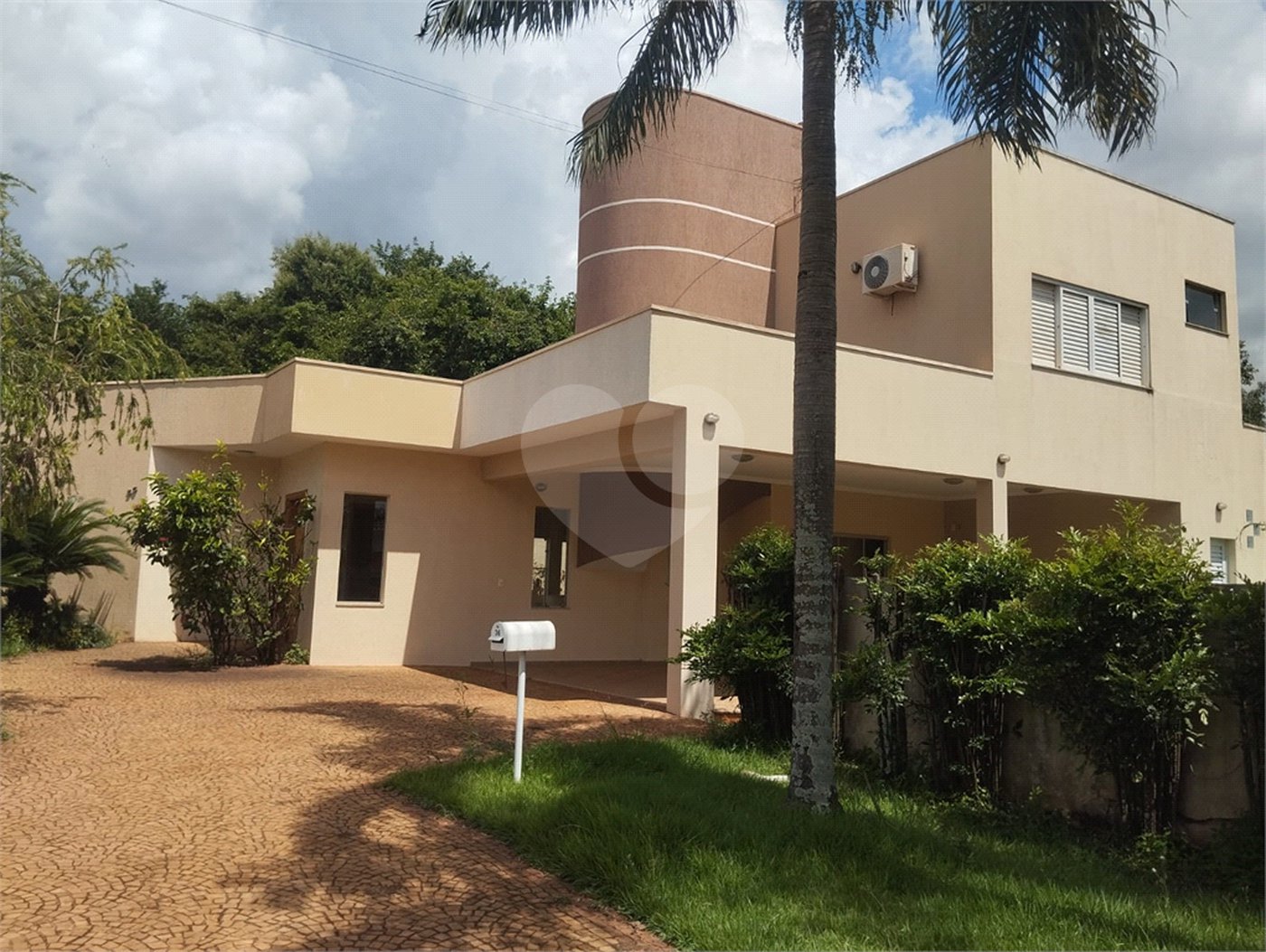 Sobrado à venda com 4 quartos, sendo 3 suítes, em Altos do Jaraguá, Araraquara, SP