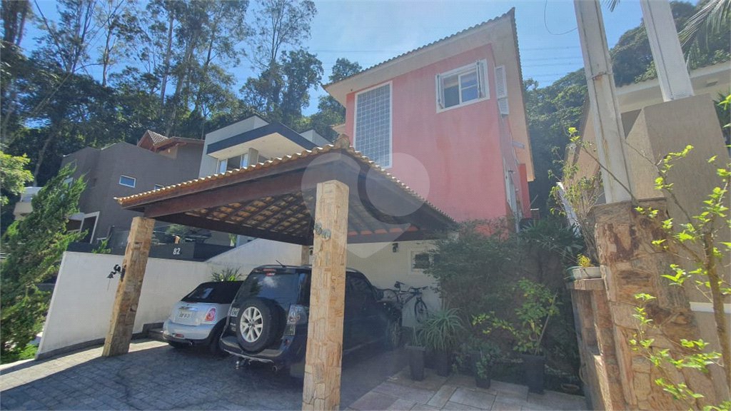 Casa à venda com 3 quartos, sendo 2 suítes, no condomínio Cond Jardim Itatinga, São Paulo - SP