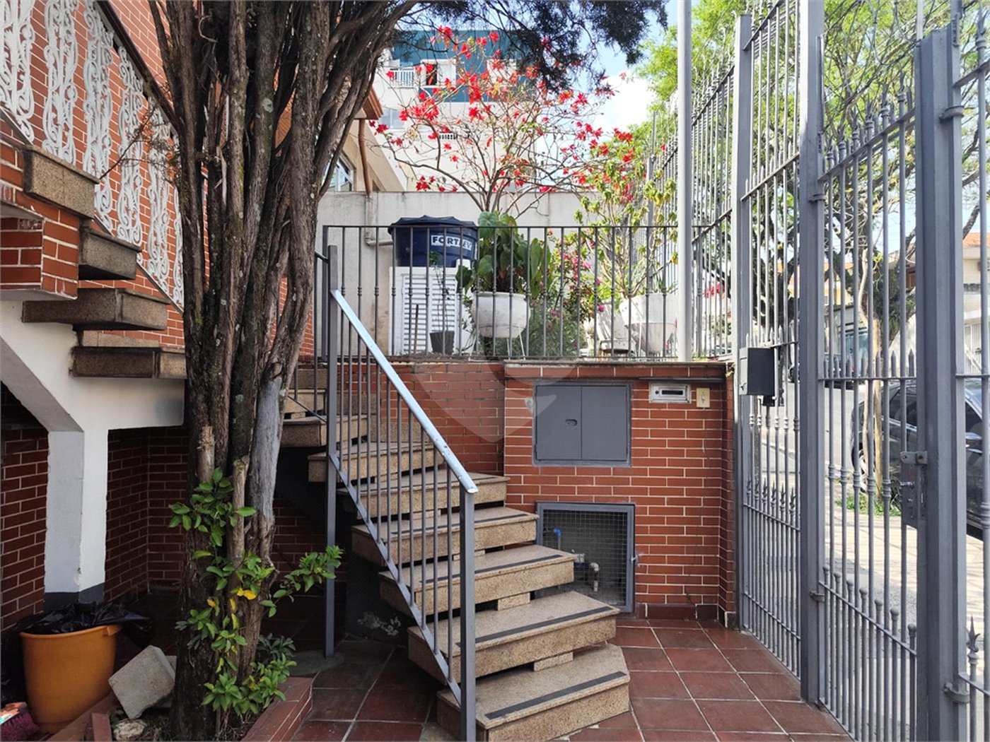 Sobrado à venda com 2 quartos em Vila Nivi, São Paulo, SP