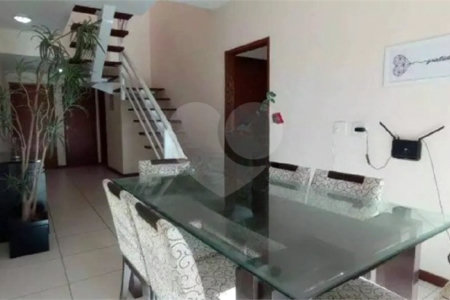 Cobertura à venda com 4 quartos, sendo 2 suítes,  em Algodoal, Cabo Frio, RJ