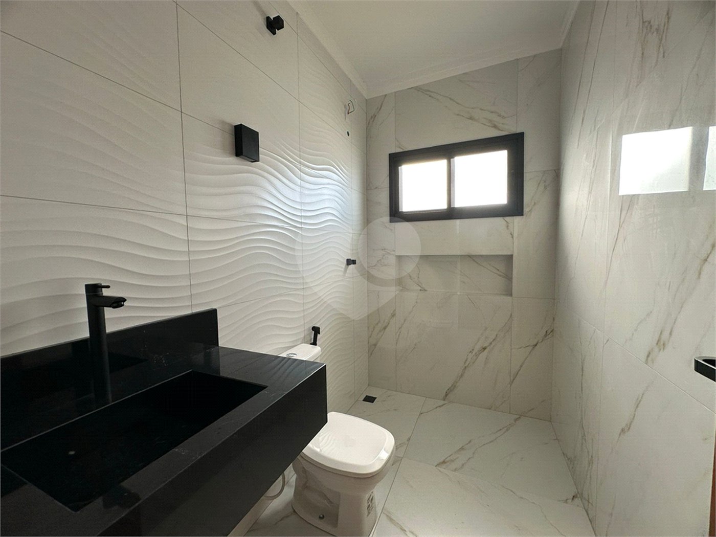Casa à venda com 3 quartos, sendo 1 suíte, em Vila Carolina, Itapetininga, SP