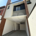 Sobrado à venda com 3 quartos, sendo 1 suíte,  em Sítio da Figueira, São Paulo, SP