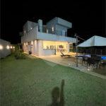 Casa à venda com 4 suítes no condomínio Figueira Garden, Atibaia - SP