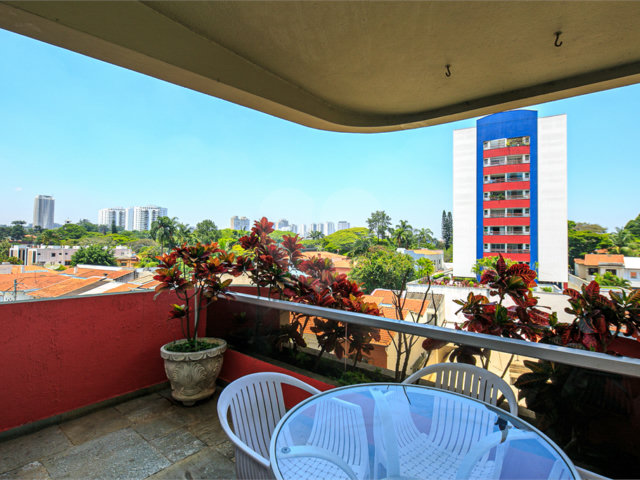 Apartamento à venda com 3 quartos, sendo 1 suíte,  em Chácara Santo Antônio, São Paulo, SP