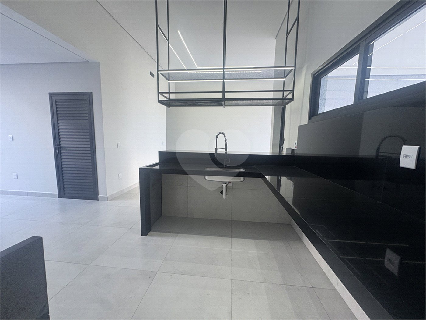 Casa à venda com 3 quartos, sendo 1 suíte, no condomínio Residencial Villagio Wanel, Sorocaba - SP