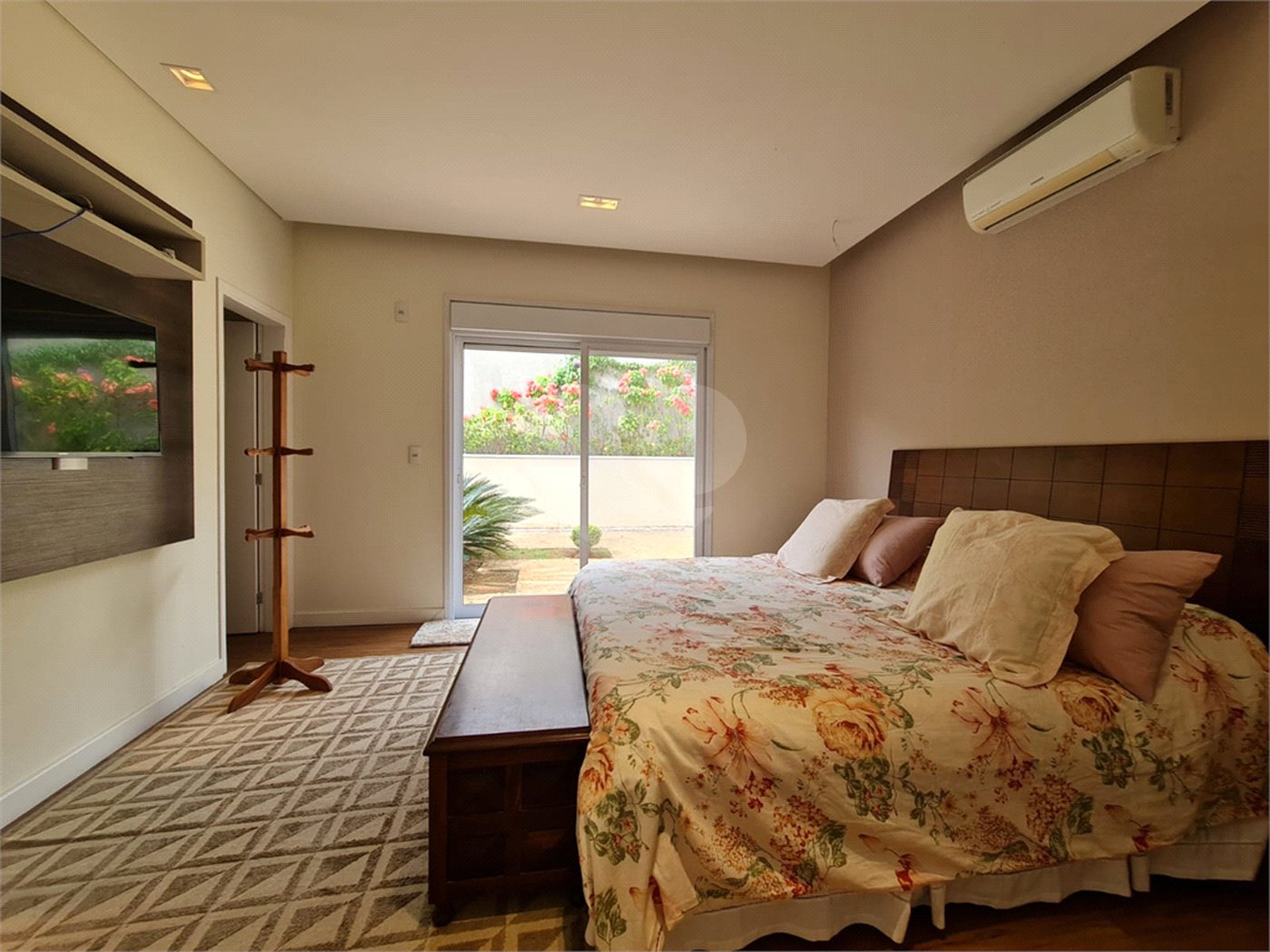 Casa à venda ou para alugar com 4 suítes no condomínio Residencial Jardim Primavera, Louveira - SP