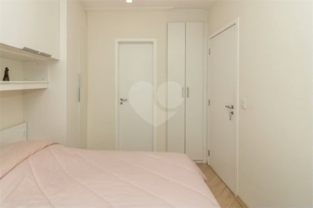 **Apartamento na Saúde 61m² | 2 dormitórios | 1 suíte | 2 vagas | depósito privativo**
