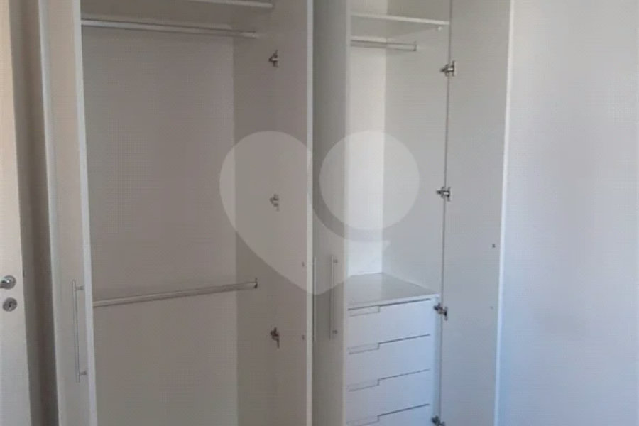 Apartamento em Santana com Sacada e Vaga de Garagem, a 650 m do Metrô