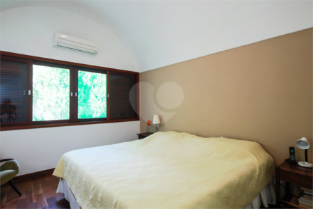 Casa à venda com 4 quartos, sendo 1 suíte,  em Interlagos, São Paulo, SP
