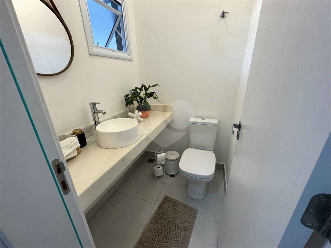 Casa à venda com 3 quartos, sendo 1 suíte, no condomínio Jardim Guarujá, Salto - SP
