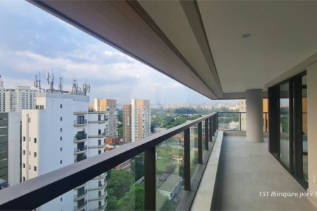 Apartamento à venda com 3 suítes em Moema, São Paulo, SP