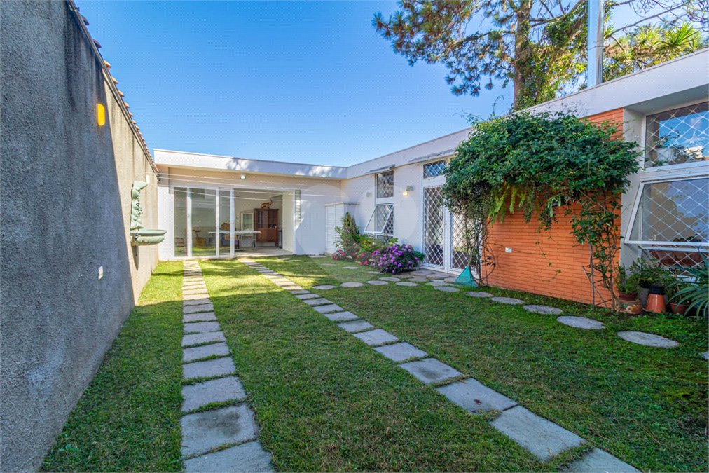 Casa à venda com 3 quartos, sendo 1 suíte, em Alto da Boa Vista, São Paulo, SP