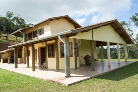 Sítio à Venda Natividade da Serra c/ 2.291,56m² Area Const. e 271.000,00m² Área Total