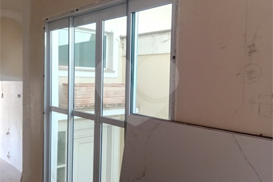 Casa à venda com 3 suítes no condomínio Residencial Jd. Floresta, São Paulo - SP