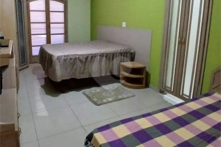 Sobrado à venda com 4 quartos, sendo 2 suítes, em Vila Santa Maria, São Paulo, SP